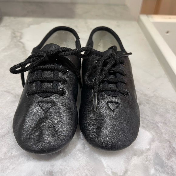 Jazz shoes toddler size 9 - Picture 2 of 5